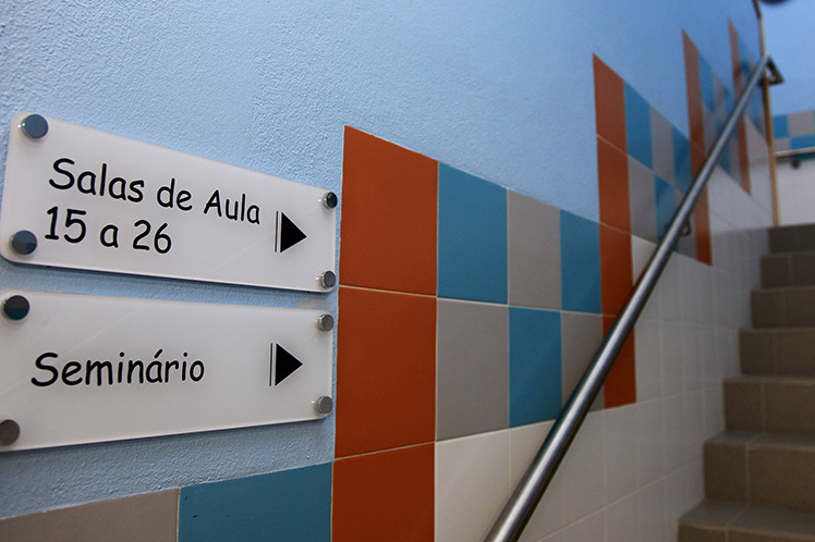 Governo contrata mais de 1.000 funcionários para as escolas
