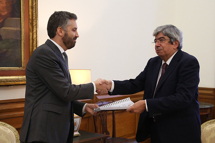 Programa do Governo foi hoje aprovado e entregue na AR