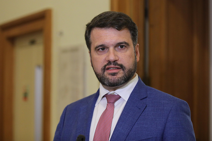 PS lamenta profundamente decisão do PSD de impedir audição da ministra da Saúde