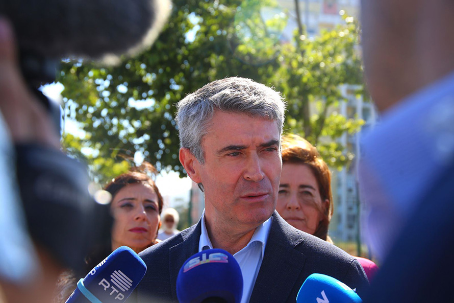 José Luís Carneiro exige respostas do primeiro-ministro sobre urgências hospitalares