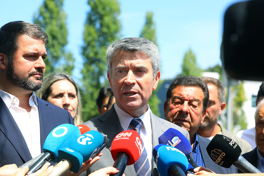 José Luís Carneiro desafia Montenegro para acordo estratégico sobre Defesa