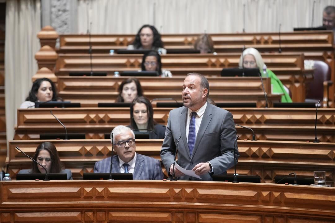 Francisco César alerta para insuficiências do Orçamento do Estado na resposta aos Açores