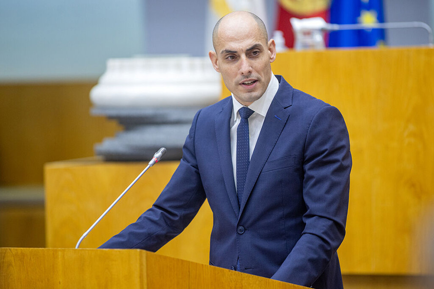 Governação de Bolieiro deixou a Região “mais endividada, em dependência crónica e à beira da austeridade”