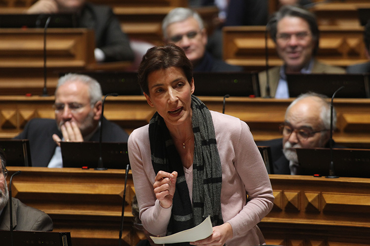 PS apresenta propostas para fomentar natalidade