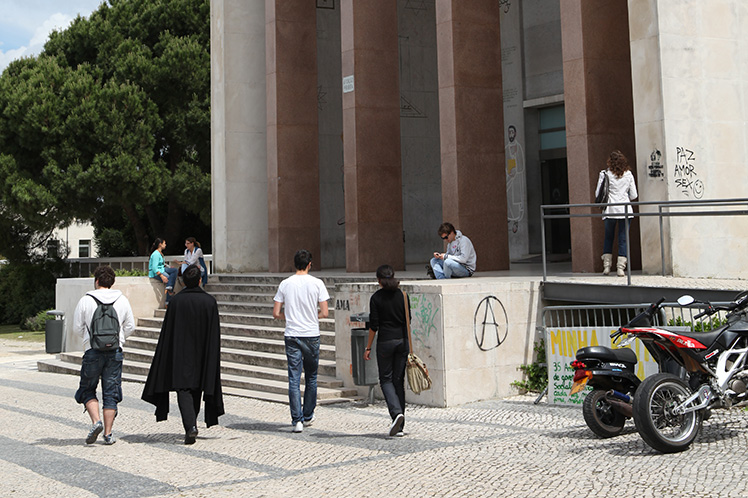 Governo destina mais de 1300 bolsas de mobilidade a alunos carenciados