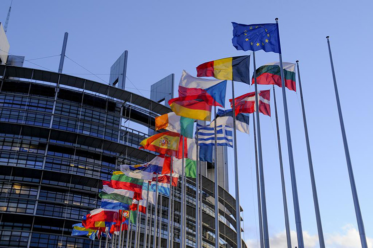 Socialistas europeus contribuem para aprovação do fim do roaming