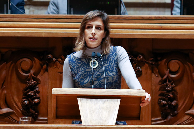 PS desafia PSD e CDS a acompanharem Governo na redução do PEC