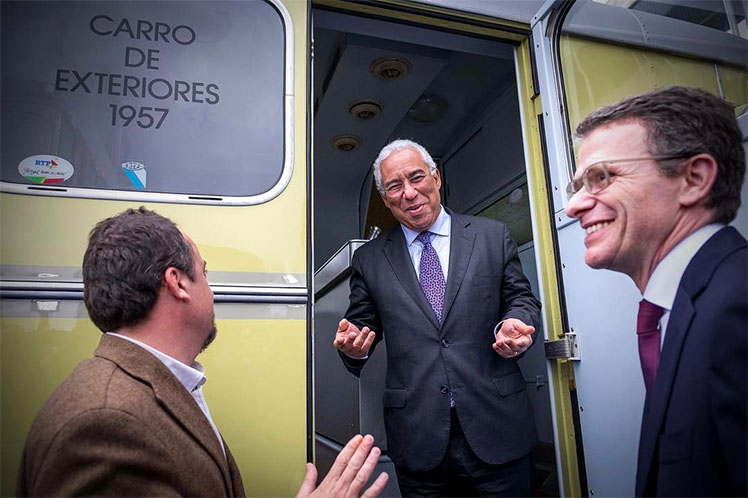 António Costa enalteceu função única da televisão pública