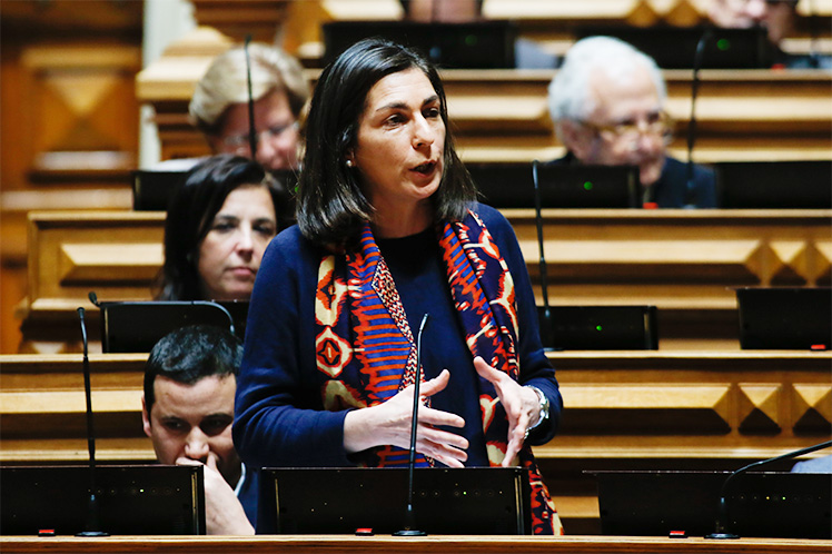 Ana Catarina Mendes alerta PSD que não bastam discursos sobre questões sociais