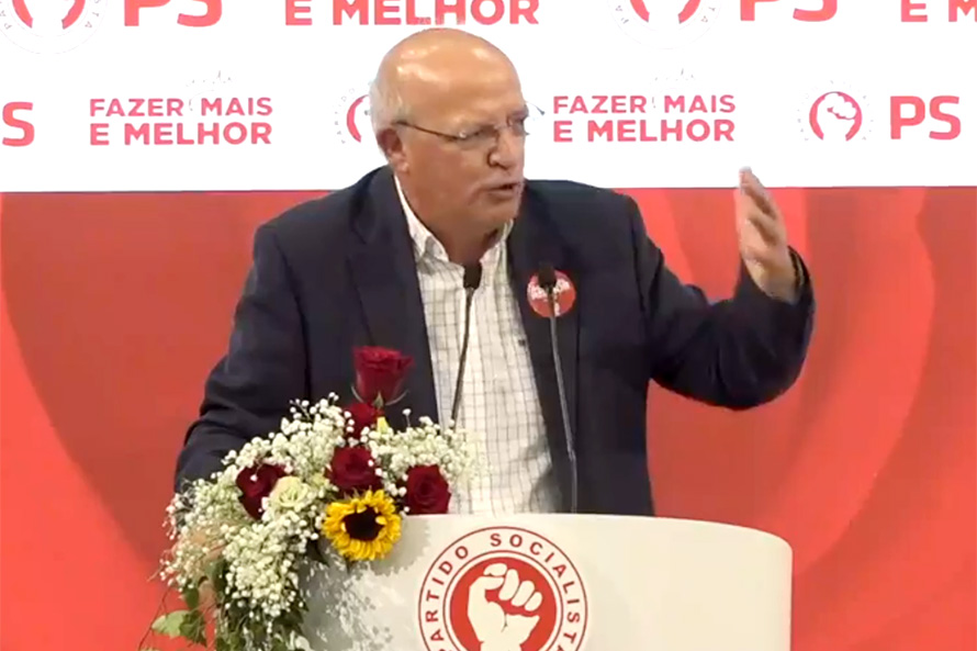 Augusto Santos Silva critica “degradação da linguagem política” protagonizada pela direita