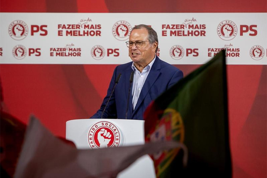 Carlos César acusa Rui Rio de querer fazer do Parlamento um tribunal