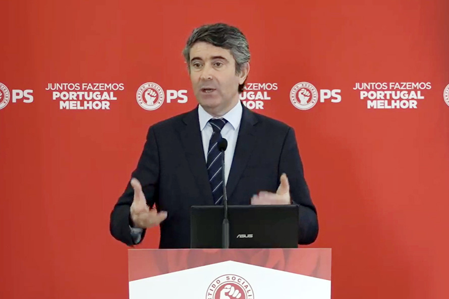 PS acusa PSD de ceder à vertigem populista