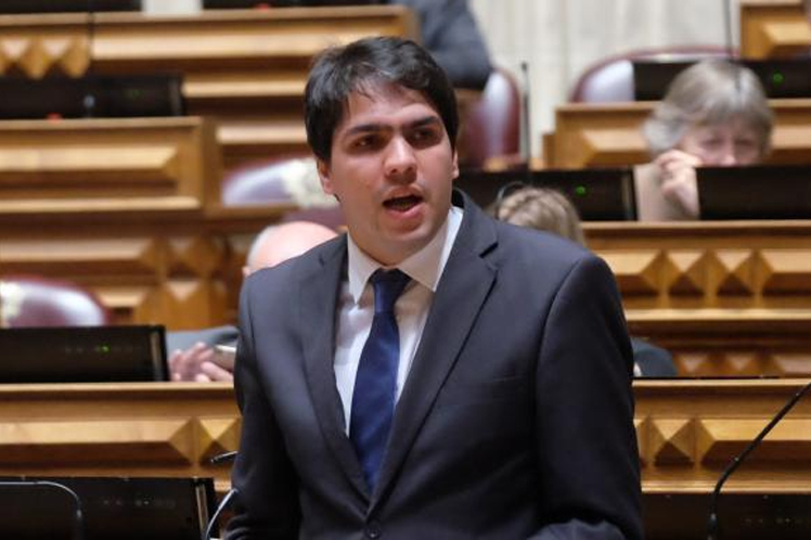 PS congratula-se com faturas detalhadas na energia