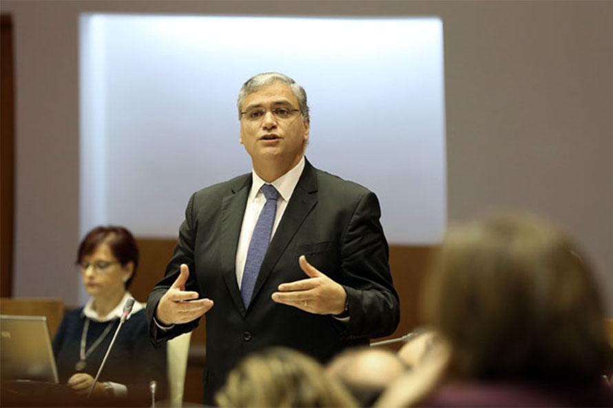 Combate à pobreza com mais educação, saúde e emprego