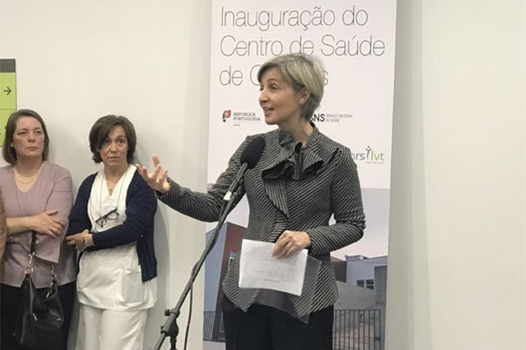 Ministra da Saúde garante para breve 100 novas USF