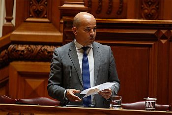 "Não acrescentar crise à crise" é uma prioridade para 2021