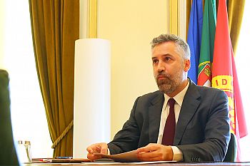 União Europeia tem de ser ator central na segurança e defesa da paz