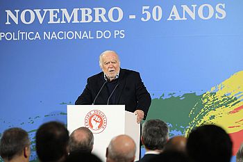 Celebrar o 25 de Novembro como vitória democrática liderada pelo PS