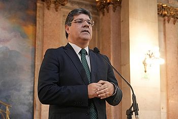 PS diz que Governo sai derrotado e chama secretária de Estado da Segurança Social à AR