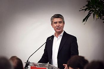 José Luís Carneiro pede humildade ao Governo e exige diálogo sério com os trabalhadores