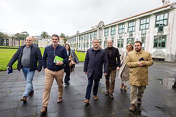 Francisco César desafia Governo a sair dos gabinetes e a olhar para a realidade das escolas