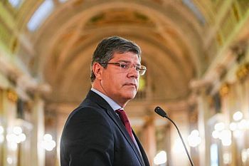 PS chama Paulo Rangel à AR e fala em humilhação de Portugal à escala planetária