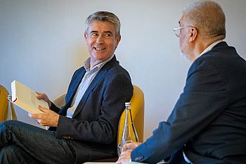 José Luís Carneiro destaca obra ‘Socialismo Democrático’ como mote para “debate essencial sobre a política”