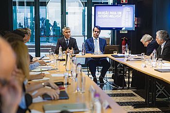 José Luís Carneiro reuniu-se com associações dos setores da Energia e Telecomunicações