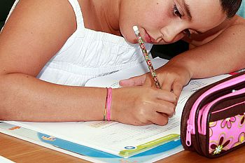 Manuais gratuitos no 1º ano do básico já no próximo ano letivo