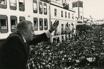 Ferro Rodrigues recorda defesa da democracia e insubmissão ao populismo