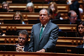 Carlos César defende percurso de exigência para que Estado não volte a falhar