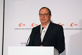 Carlos César pede votação expressiva no PS para governar "sem inércias"