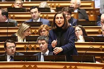 Ana Catarina Mendes critica “manobra de teatro” do PSD que custará 800 ME