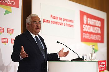 Só quem tem pressa em pôr fim à legislatura pode querer tudo já