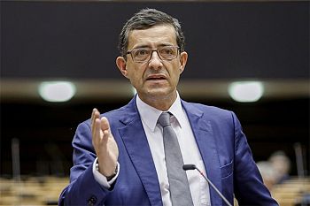É preciso uma coligação de cidadania para combater o vírus da desinformação