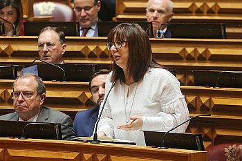 Enquanto uns criticam, Governo do PS dá respostas