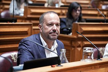 Francisco César exige que primeiro-ministro proteja trabalhadores da Base das Lajes e garanta pagamento de salários