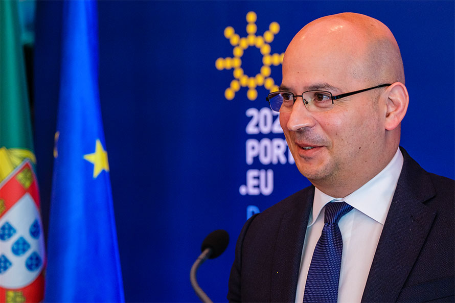 UE adota novo programa europeu de investimento para gerar 370 mil ME