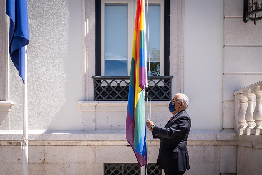 Bandeira arco-íris hasteada em São Bento assinalou dia contra a homofobia