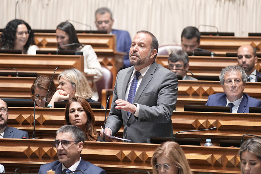 Francisco César exige respostas do Governo sobre futuro financeiro dos Açores