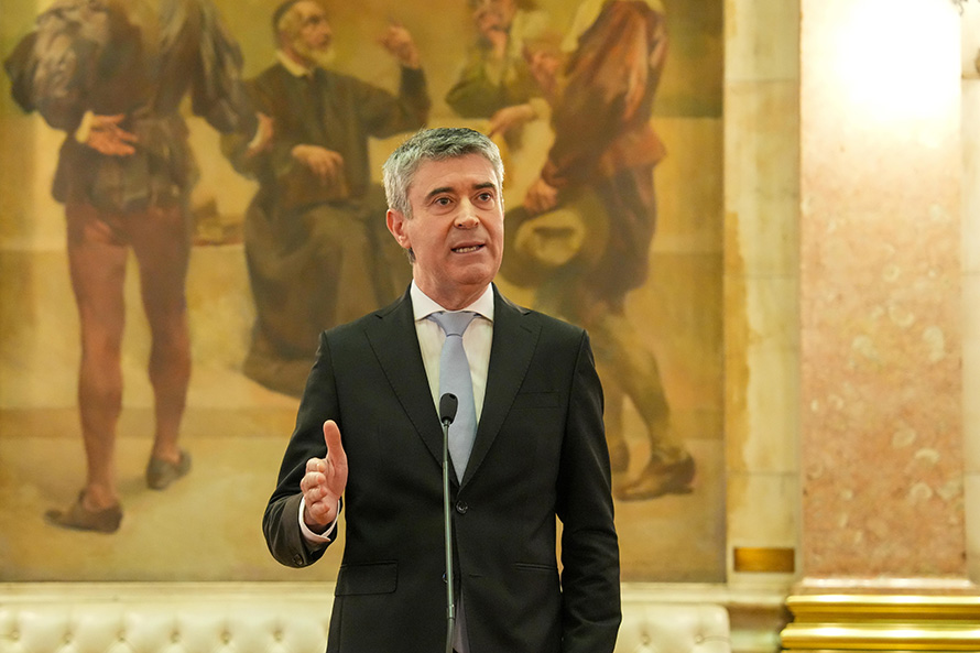 Primeiro-ministro tem de explicar motivo que o levou a omitir que concurso para ambulâncias vem do Governo do PS