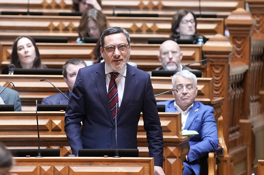 PS avisa que consequências da guerra não se combatem com medidas de faz de conta