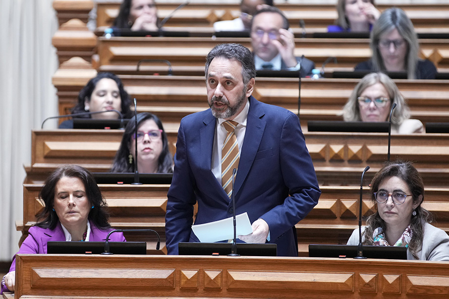 PS explica ao Governo que verdadeiras reformas não se fazem com choques