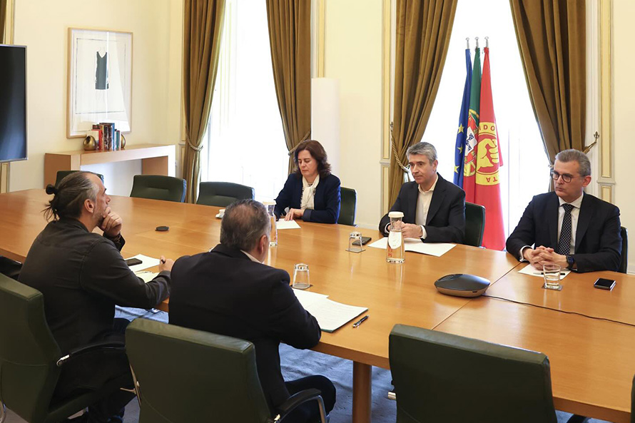 José Luís Carneiro reafirma compromisso com valorização dos profissionais de saúde