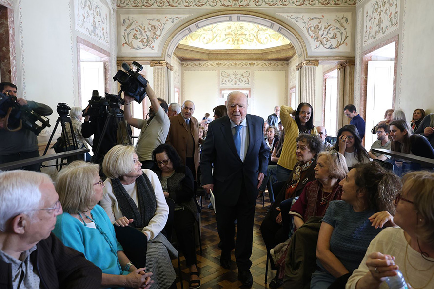 Manuel Alegre alerta para “a mentira, a demagogia e ódio” que querem derrubar a liberdade