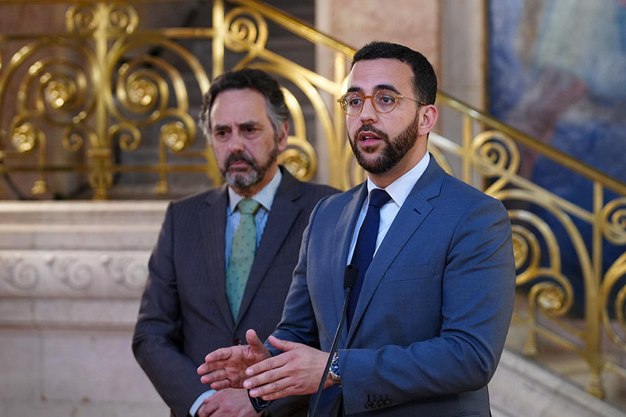 PS exige que ministro Leitão Amaro assuma responsabilidades pelos insultos a trabalhadores da Lusa