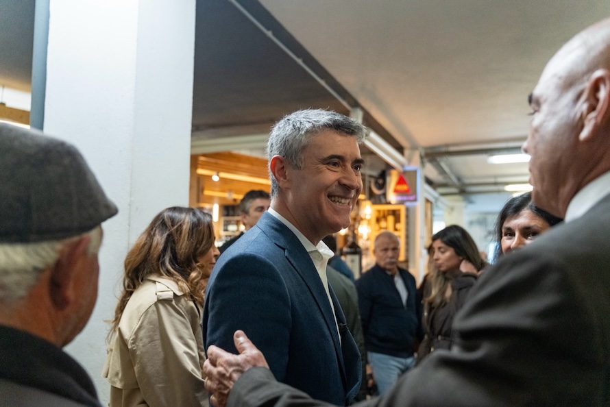 Líder do PS convida primeiro-ministro a visitar mercados para “tomar o pulso” à inflação que aflige as famílias