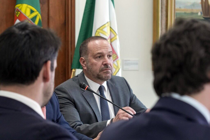 Francisco César exige ao Governo respostas concretas sobre a descontaminação da Base das Lajes