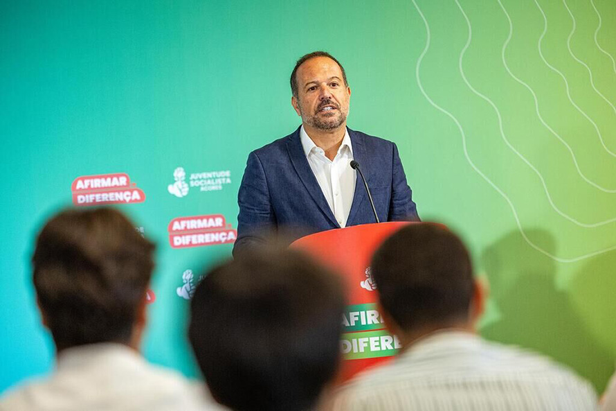 Francisco César anuncia apoios à habitação e benefícios fiscais para estudantes deslocados