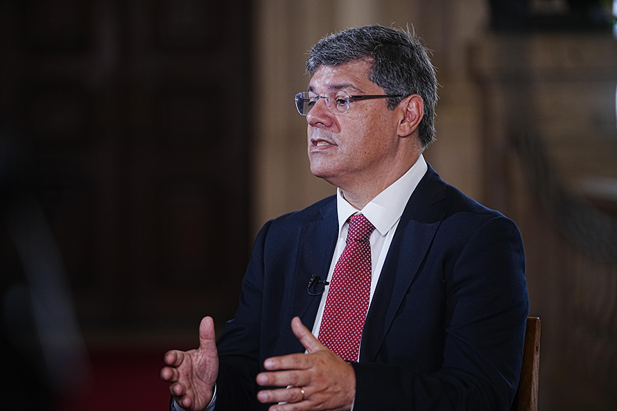 “Ninguém percebe a operação do Governo de entrada no capital da REN”